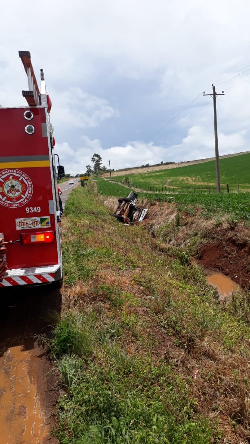 Capotamento deixa homem ferido em Espumoso