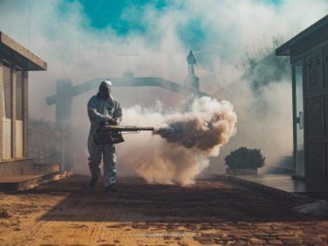 Espumoso realiza dedetização em combate à dengue
