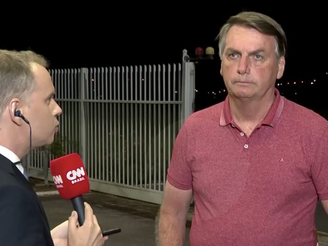 ‘Gostaria que saíssem às ruas como eu’, responde Bolsonaro a Maia e Alcolumbre