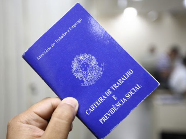 Governo pagará primeiros 15 dias de trabalhor afastado com coronavírus