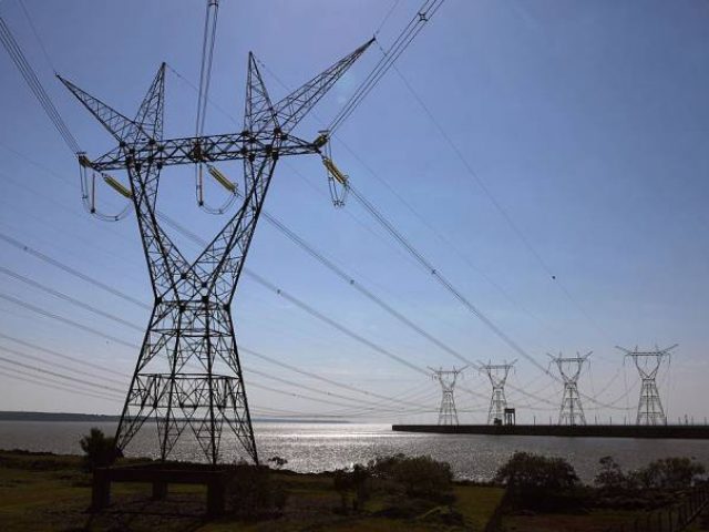 Clientes residenciais não poderão ter corte de energia elétrica por 90 dias