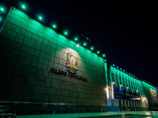 Assembleia ganha iluminação verde em homenagem aos profissionais da saúde, agricultura e segurança