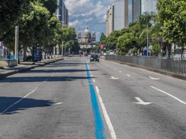 Rio de Janeiro abre parte do comércio nesta sexta-feira (27)