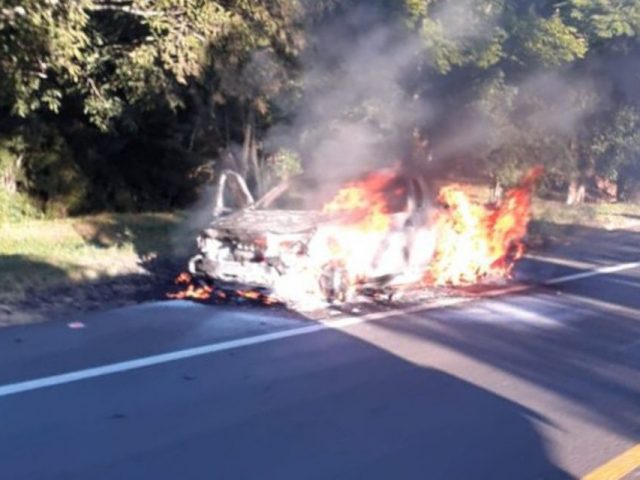 Veículo incendeia na ERS 142 entre Carazinho e Não-Me-Toque