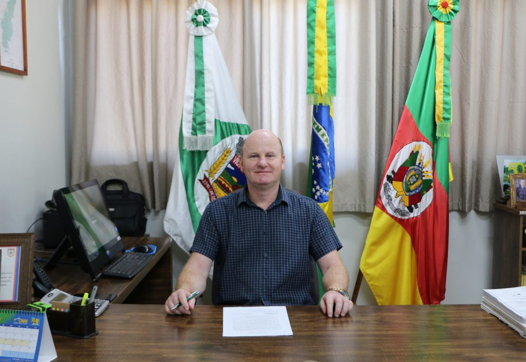 Prefeito de Victor Graeff Cláudio Alflen é o novo presidente da Amaja