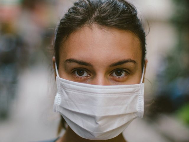 Cidades do RS aplicam multa a moradores que não usarem máscaras de proteção