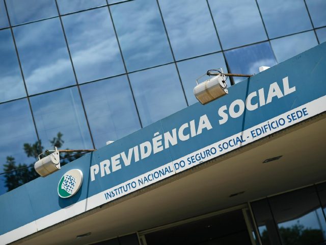INSS irá contratar 7.400 aposentados e militares para atendimento