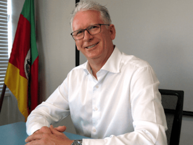 Farroupilha, RS, ignora decreto de Eduardo Leite e manda reabrir comércio e indústria a partir de segunda-feira