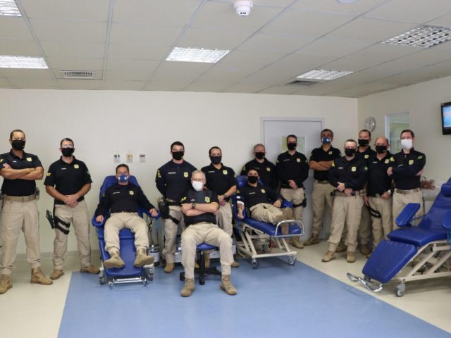 Policiais Rodoviários Federais doam sangue em meio à pandemia da COVID-19