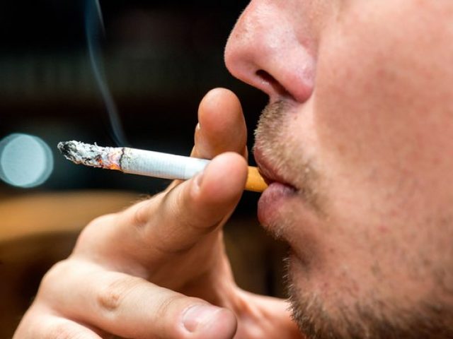 Chance de morrer de Covid é 14 vezes maior entre fumantes