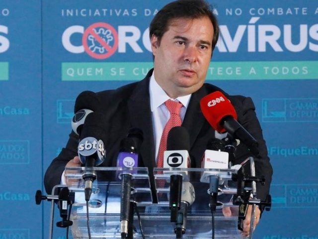 Eleições de 2020 devem ser adiadas, afirma Rodrigo Maia
