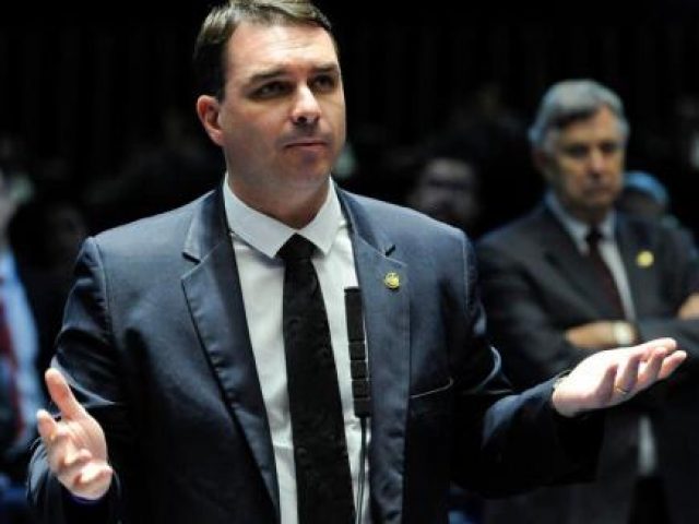 Ministério Público discorda da PF e mantém inquérito que investiga Flávio Bolsonaro