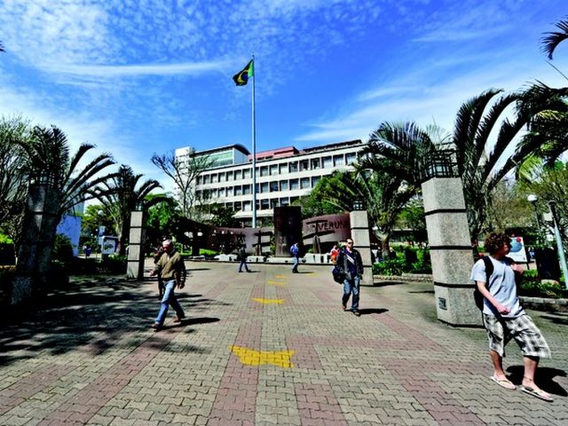 PUCRS anuncia vestibular online para ingresso no segundo semestre