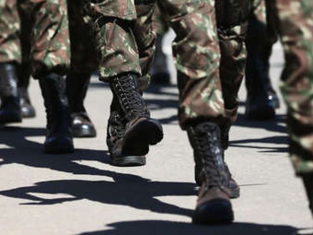 Auxílio de R$ 600 foi pago a 73,2 mil militares, informa a Defesa