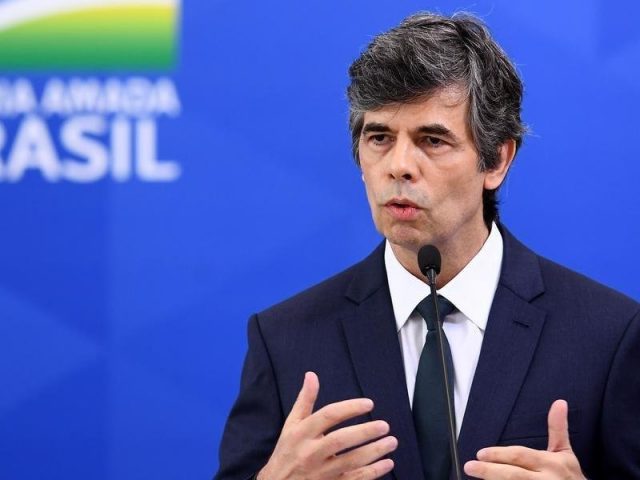 Nelson Teich pede exoneração do Ministério da Saúde após menos de um mês