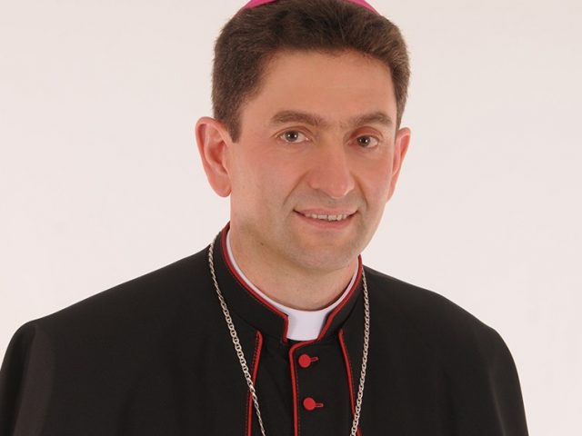 Igreja Católica é a favor da vida, afirma bispo Dom Adelar