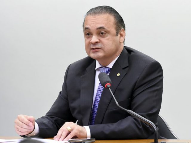 Projeto obriga burladores do auxílio emergencial a devolver dinheiro em dobro