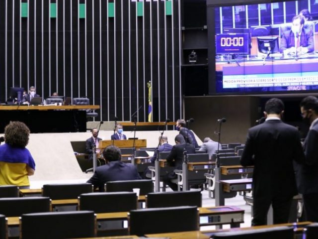 Câmara aprova MP que permite distribuição de prêmios pelas emissoras de rádio e TV