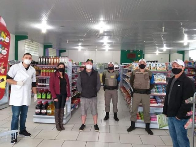Equipe epidemiológica de Jacuizinho realiza ações contra a Covid-19
