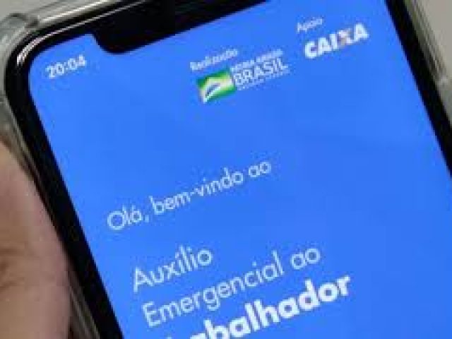 Beneficiários do Bolsa Família recebem o auxílio emergencial nesta quarta-feira