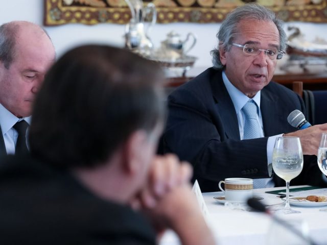 Governo vai criar programa de renda mínima após a pandemia, diz Guedes