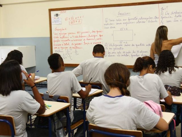 Escolas particulares de pelo menos sete capitais pretendem retomar as aulas presenciais até agosto