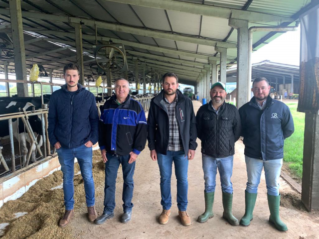 Gerente do Departamento Veterinário visita propriedades em Erechim