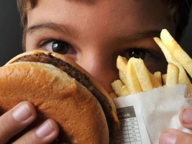 Hoje é o dia de conscientização contra a obesidade mórbida infantil