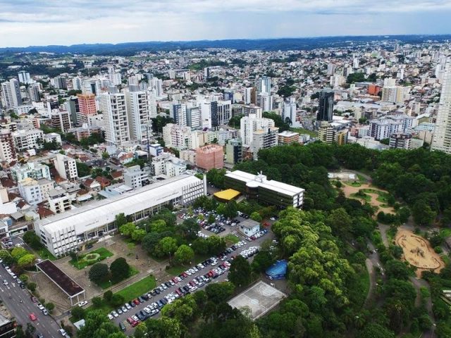 Prefeitos de Caxias e Uruguaiana lamentam, após regiões permanecerem com bandeira vermelha