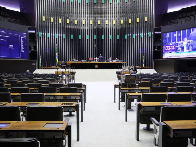 Câmara retoma análise de MP sobre crédito a pequenas e médias empresas