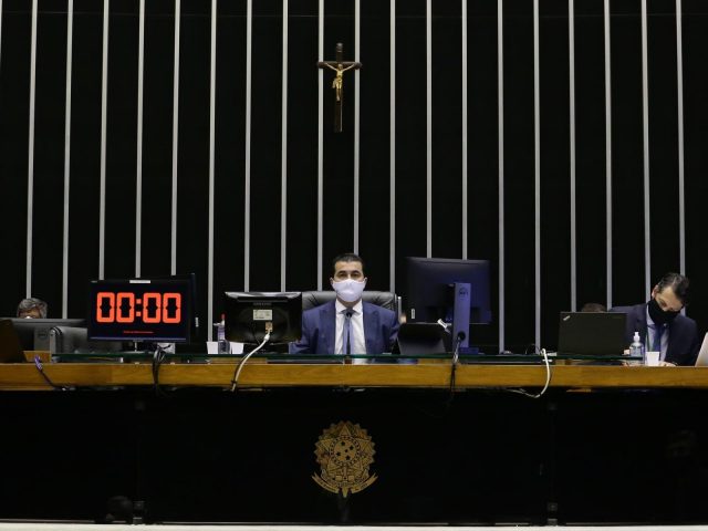 Câmara aprova texto-base da MP que cria programa de financiamento da folha salarial