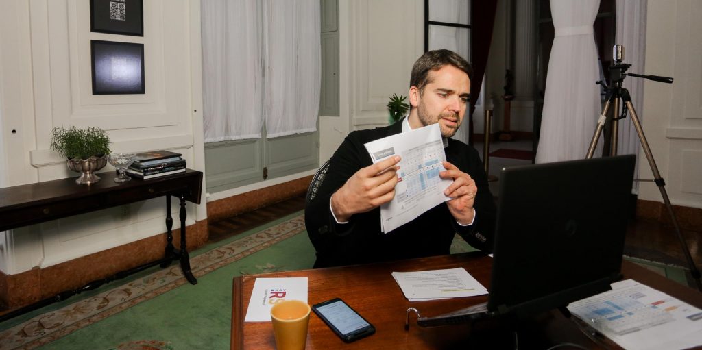Retorno às aulas presenciais seguem sem definição, afirma governador do RS