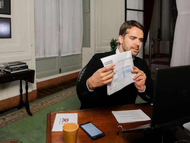 Retorno às aulas presenciais seguem sem definição, afirma governador do RS