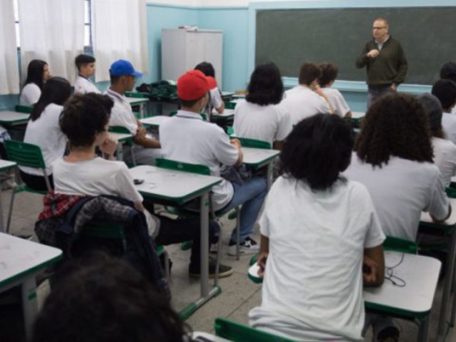 Capitais ampliam retomada de atividades, e quatro planejam volta às aulas até julho