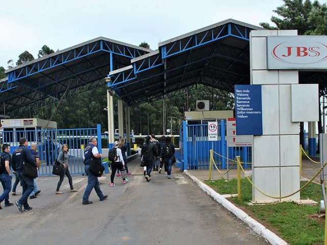 Tribunal Regional do Trabalho restabelece interdição da JBS de Passo Fundo