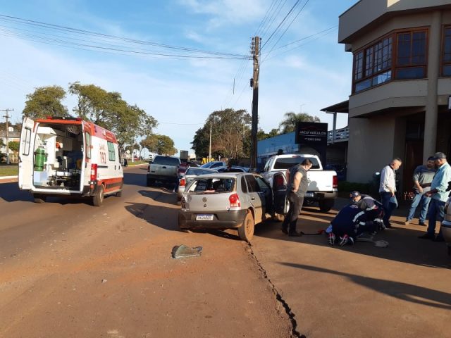 Caminhonete e carro colidem na Avenida Osvaldo Werlang em Espumoso