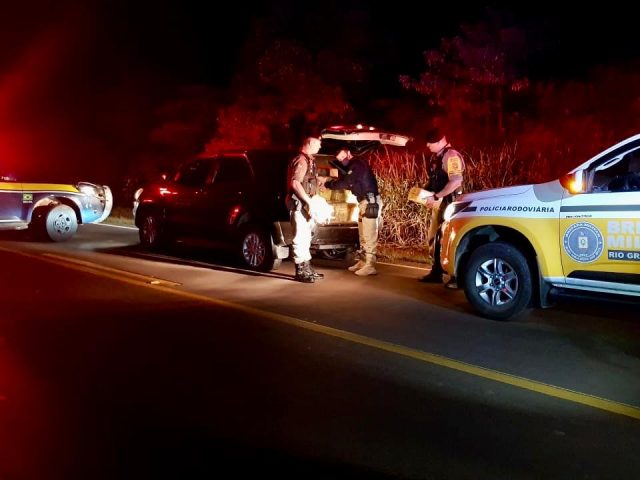 PRF e BRBM prendem traficantes com meia tonelada de maconha em camioneta roubada em Ronda Alta