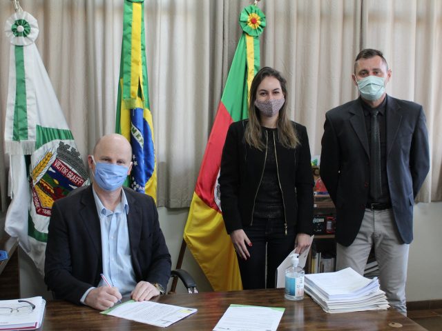 Victor Graeff renova convênios com Hospital Beneficência Alto Jacuí e Abrigo Institucional