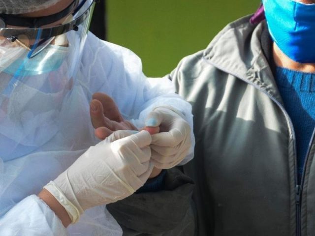Pesquisa estima que mais de 53 mil gaúchos tenham anticorpos para o novo coronavírus