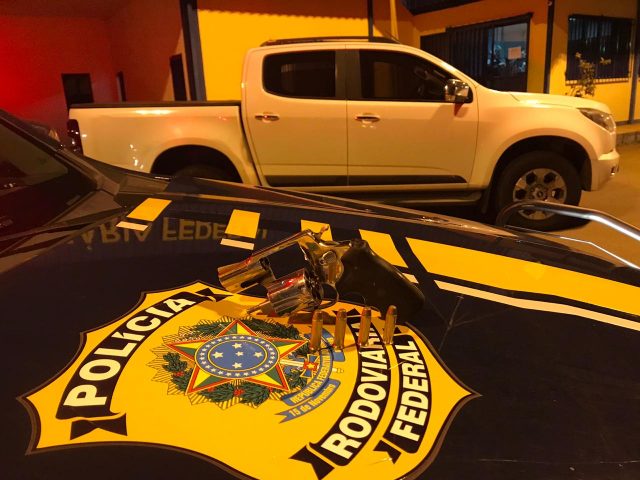 Após sequestro relâmpago em Passo Fundo, PRF intercepta assaltantes armados e recupera veículo roubado