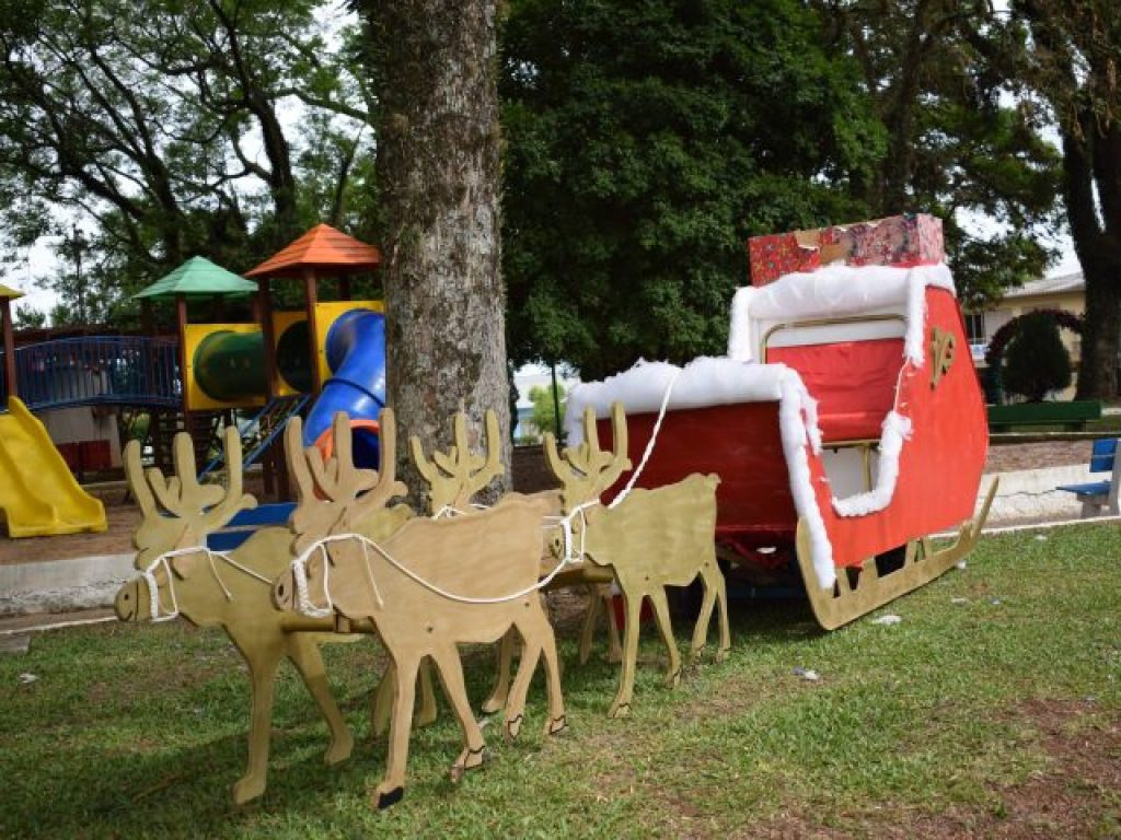 Decoração natalina da Praça da Matriz de Alto Alegre é furtada poucas horas  após ser colocada
