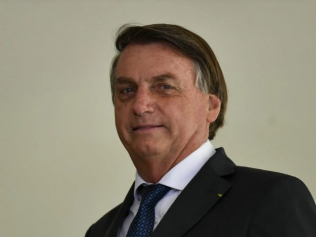 Bolsonaro articula com o Congresso Nacional adoção do voto impresso