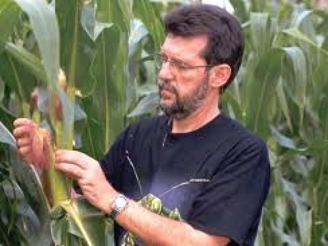 Pesquisador da EMBRAPA, Décio Gazzoni, diz que agricultor precisa estar consciente para garantir a sustentabilidade do agronegócio
