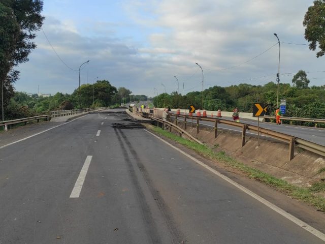 Ponte da BR 386 em Estrela onde caminhão de combustível explodiu segue interditada