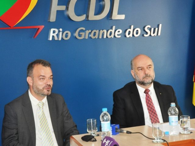 Comércio gaúcho já tem 624 mil empregados, e gerou 26 mil novas vagas em 2021, aponta FCDL