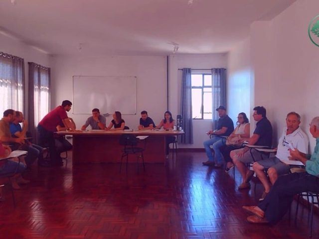 Regulamentação dos condomínios às margens do alagado é discutida em reunião em Campos Borges