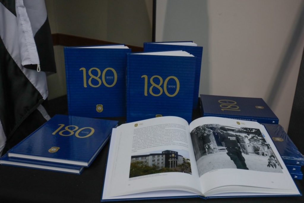 Livro conta a história de 180 da Polícia Civil no RS