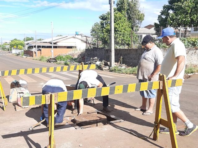 Secretaria de Obras Urbanas soluciona problema em Poço de Visita do esgoto em Alto Alegre