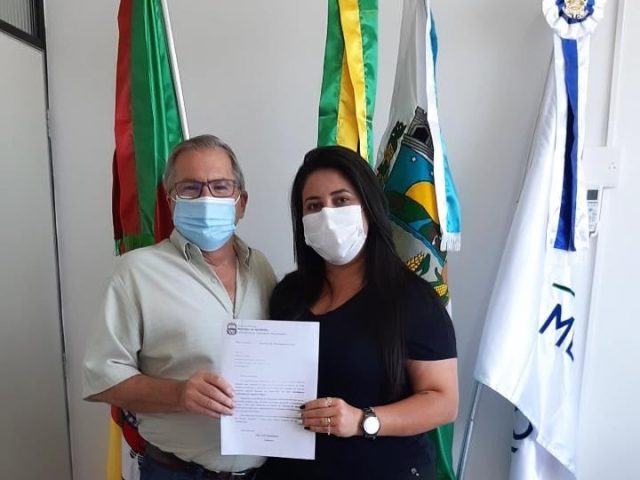 COMBATE A SECA EM JACUIZINHO: Presidente da Câmara e prefeito oficializam a requisição de abertura de 10 açudes e 01 poço artesiano no município.