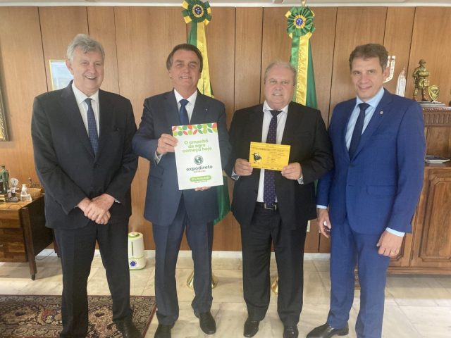 Expodireto: Presidente da Cotrijal entrega convite ao Presidente da República Jair Bolsonaro